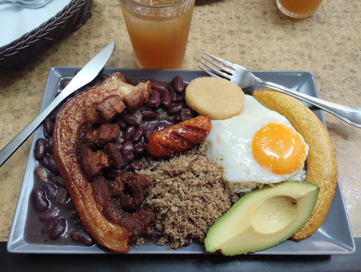 Selección de entrantes caseros del restaurante